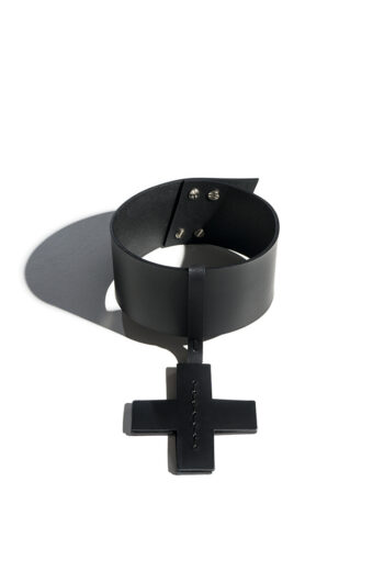 CROSS_SHORT_L_choker